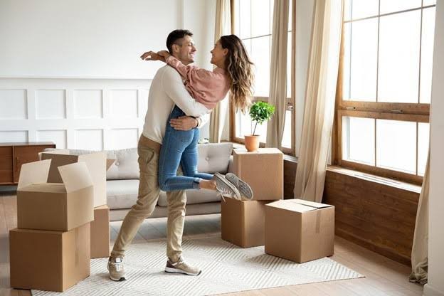 Give your opinion. What are the Dos and Donts of MOVING IN TOGETHER?