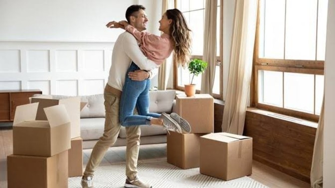 Give your opinion. What are the Do's and Dont's of MOVING IN TOGETHER?