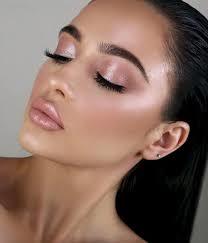 Which makeup look?