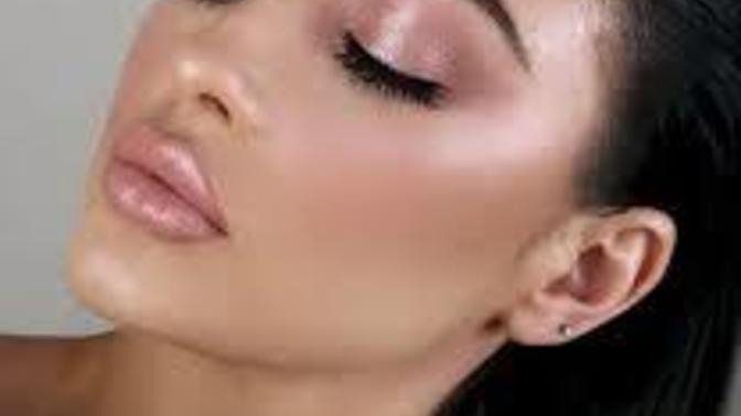 Which makeup look?