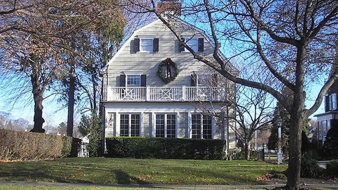 Would you buy this house to live in it that belonged to a serial killer for $50,000?