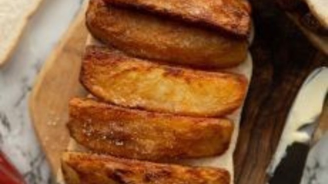 How should chips in a sandwich be arranged?