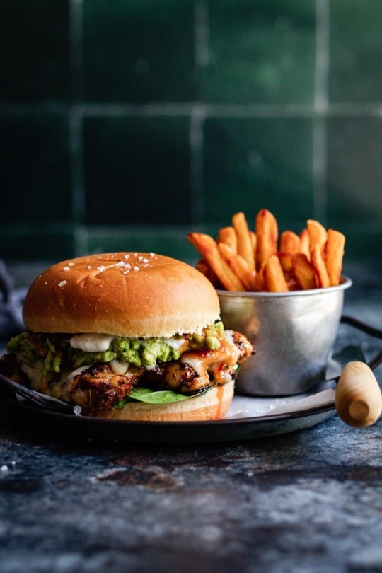 CAJUN CHICKEN BURGER