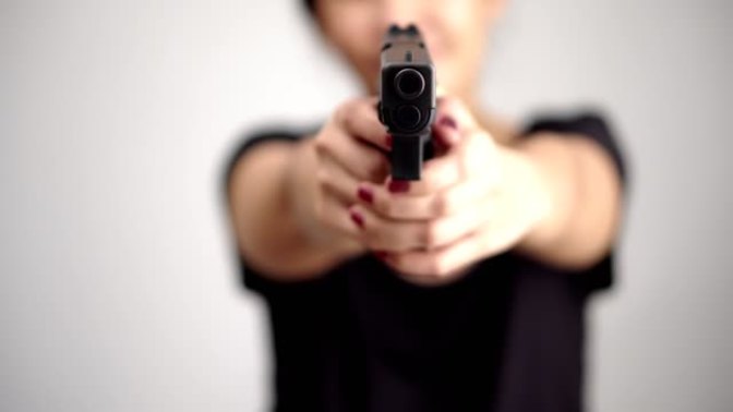 Girls would you want a man to carry a pistol for protecting you? Would you carry a pistol?