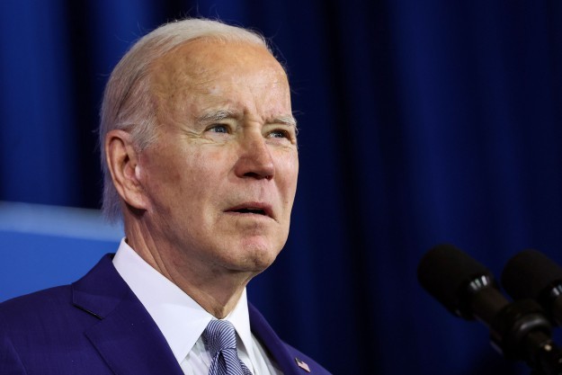 Should US presidents have to take a cognitive ability test and be willing to debate their opponents?