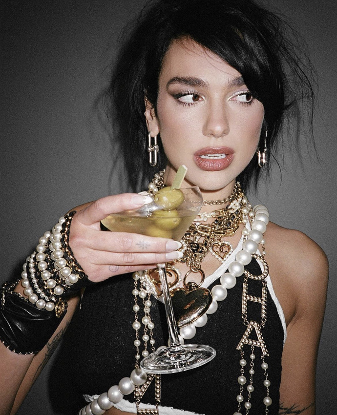 What do you think of Dua Lipas Chanel 2023 Met Gala afterparty look?
