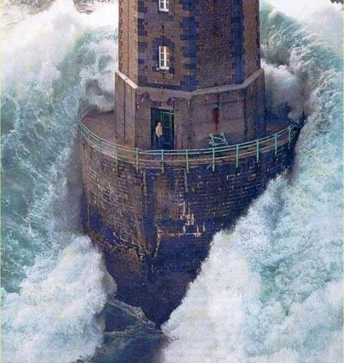 Would you want a job as a lighthouse keeper?