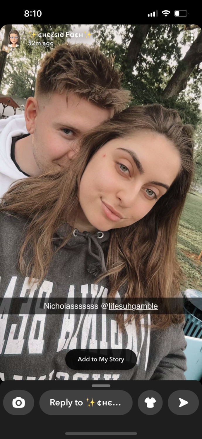 Does this look like a couples pic?