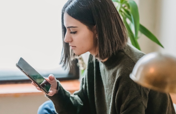 What is your average screen time or average number of hours you spend per day on your phone?