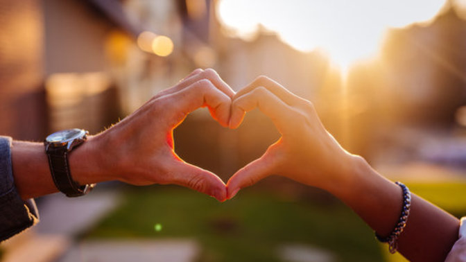 Are men and women really capable of love?