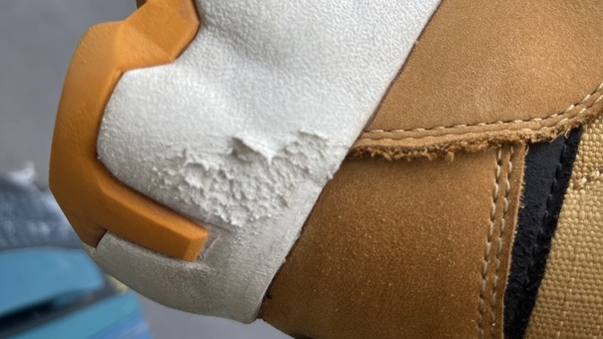 Does anyone know if these issues on my shoes can be fixed? Pls help?
