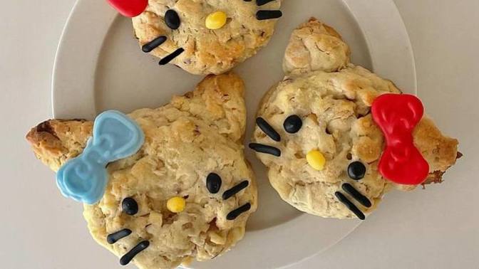 HELLO KITTY EDITION: Which one would you eat?