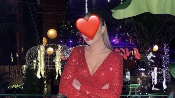 Do you think a gold necklace set would be more compatible with my this dress or a crystal choker?