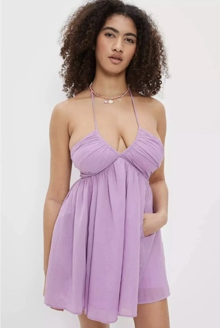 Guys, should a girl not wear a bra while wearing a dress?