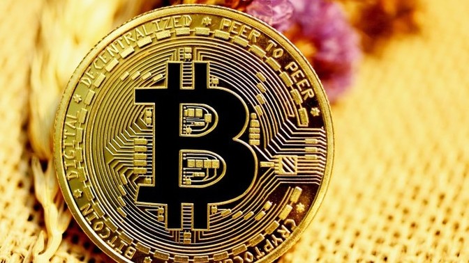 Does it make sense to invest money in Bitcoin?