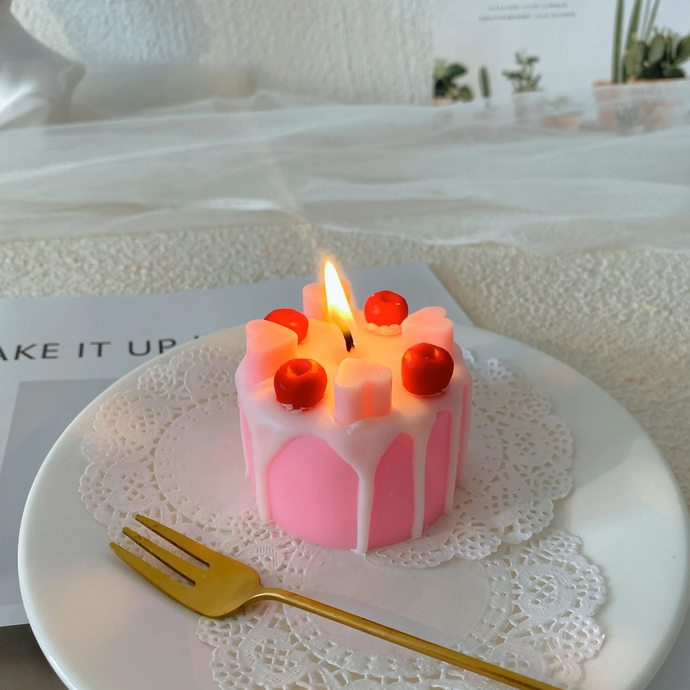 CAKE SHAPED SCENTED CANDLE