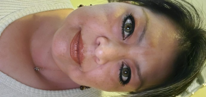 What colour eye contacts looks better from the top picture and down, 1, 2, 3, 4?