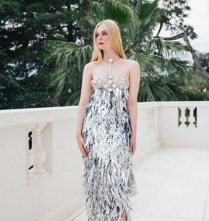What do you think of Elle Fannings DRESS?