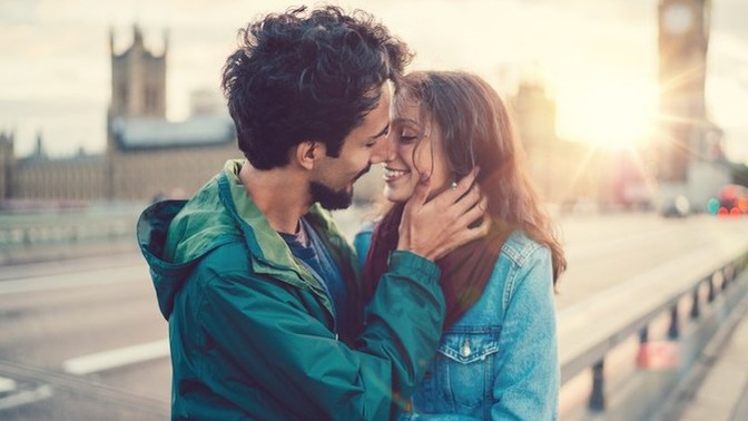 Can a first kiss be a decisive factor in determining whether a flirtatious connection progresses or fades away?