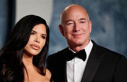 Jeff Bezos is marrying again... dont you think Lauren Sanchez looks like a gold digger?