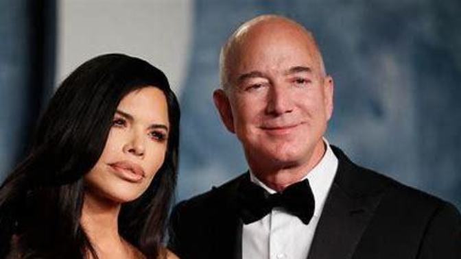 Jeff Bezos is marrying again... don't you think Lauren Sanchez looks like a gold digger?