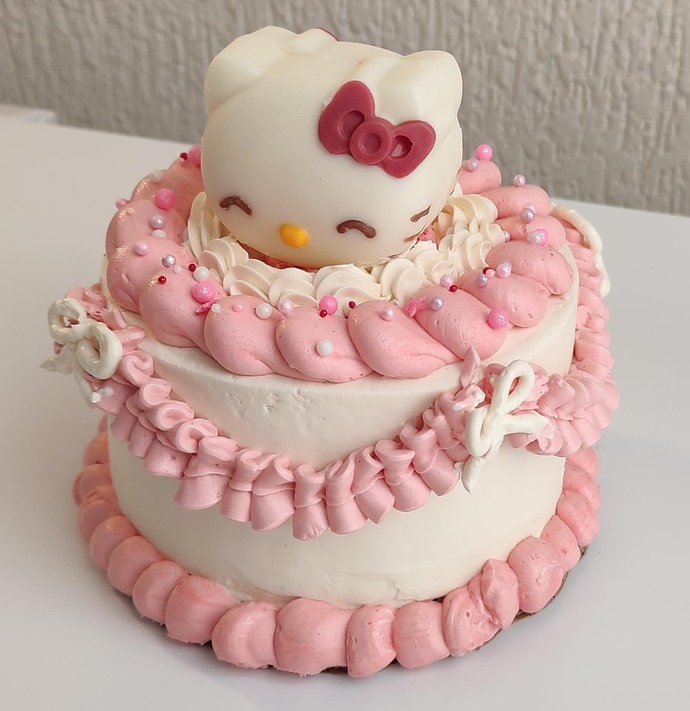 3. hello kitty cake