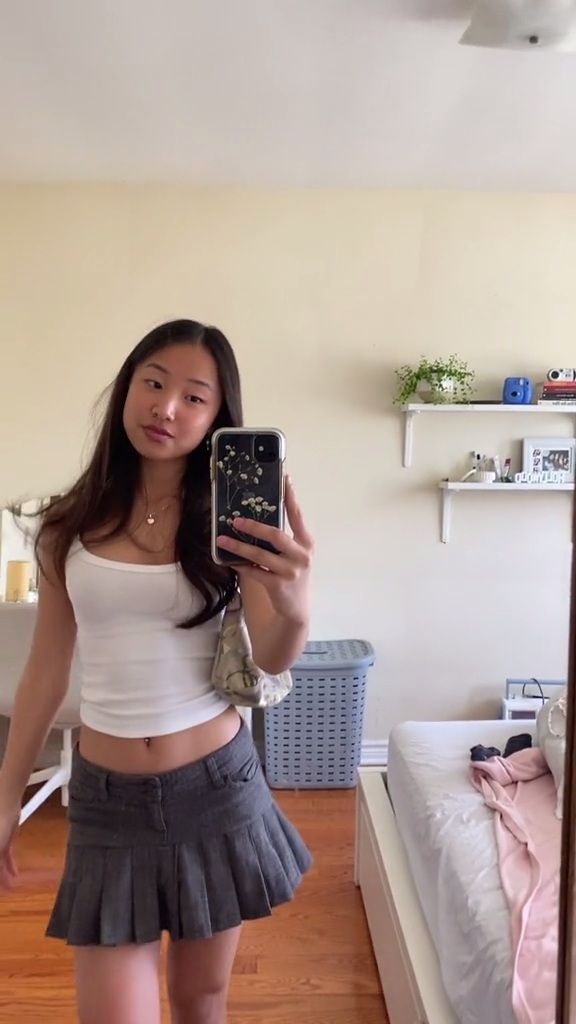 Is this outfit fine for a house party? Whar do you like about it? What do you hate about it?