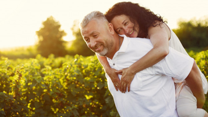Why do women only date exclusively older men or men of the same age but never down?