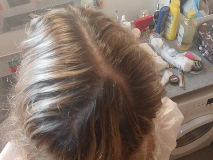 Is this hair thinning? How do I get thicker hair? I used to have more fuller when I was 12 13 im 15 now hair only dyed once and its healthy and shine?