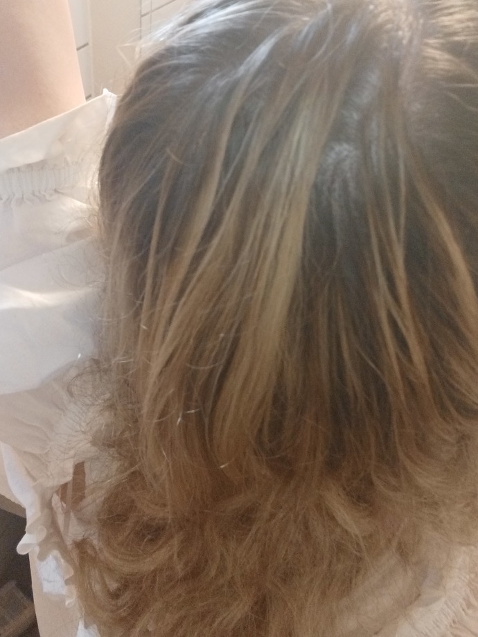 Is this hair thinning? How do I get thicker hair? I used to have more fuller when I was 12 13 im 15 now hair only dyed once and its healthy and shine?