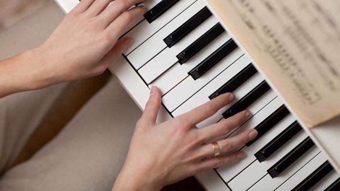 Can you play the piano?