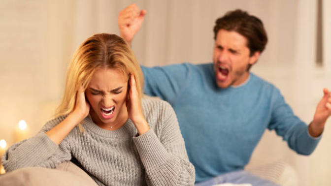 What are signs or red flags early on that a boyfriend is emotionally abusive or controlling?