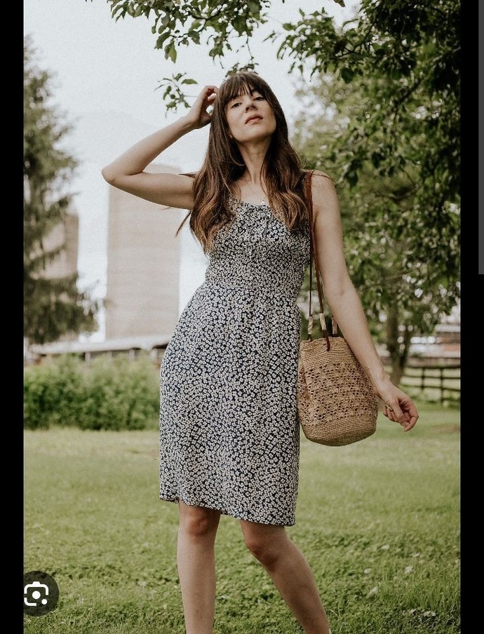 Guys (girls also welcome), what kind of clothes/style do you love seeing a girl wearing?