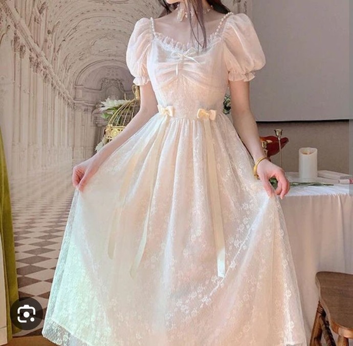 Guys (girls also welcome), what kind of clothes/style do you love seeing a girl wearing?
