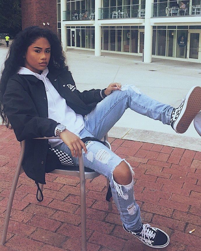 Guys (girls also welcome), what kind of clothes/style do you love seeing a girl wearing?