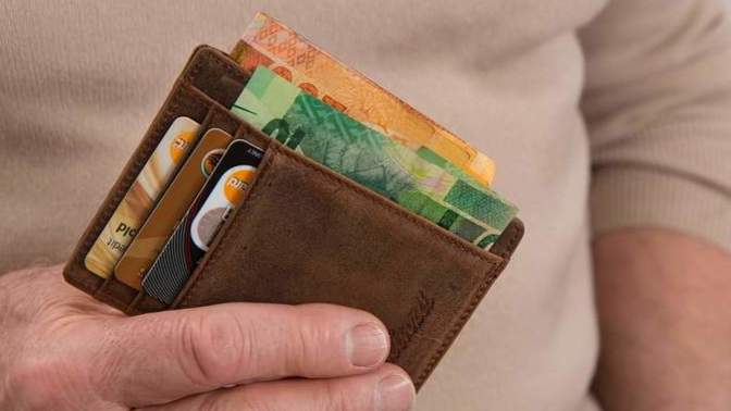 Men, are you paying for Tinder?