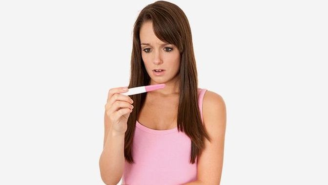 I'm pregnant with my married boyfriend, I won't have an abortion, should I tell him I’m pregnant?