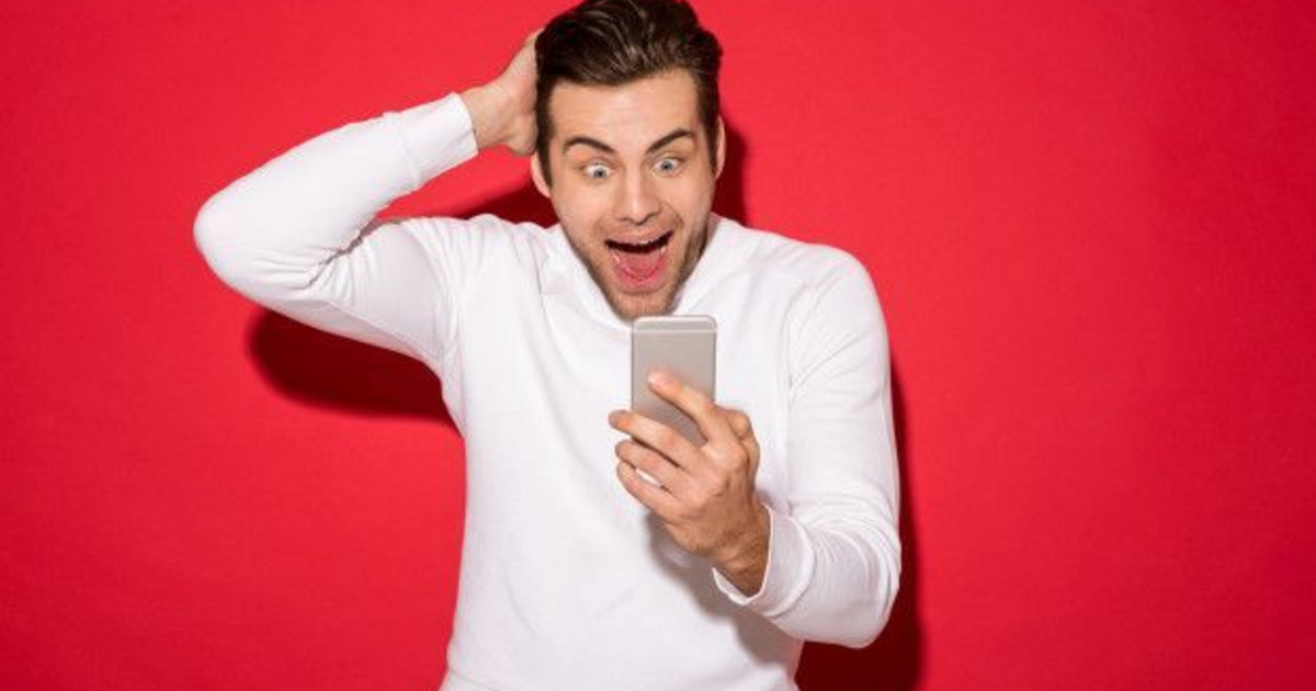 If a girl I talk to on Facebook puts a smile on her messages, does it