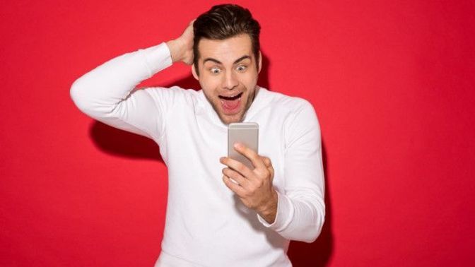 If a girl I talk to on Facebook puts a smile on her messages, does it mean she likes me?