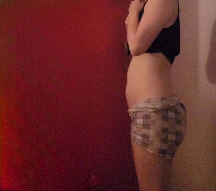 Girls, do you think this is bloating or pregnancy?