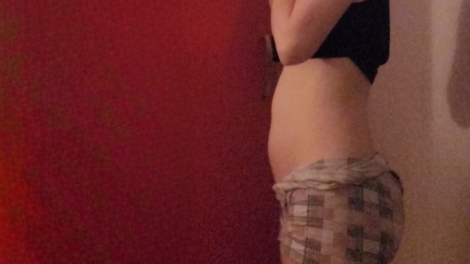 Girls, do you think this is bloating or pregnancy?