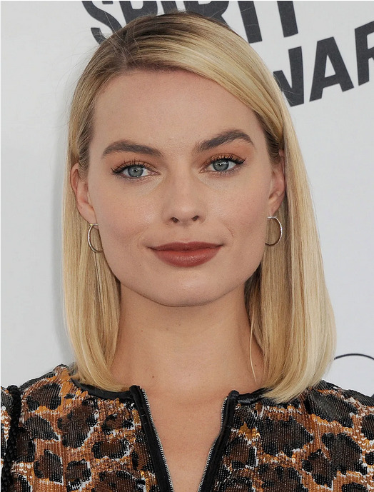 Do you think Margot Robbie has a manface? Arent there too many actresses with manfaces nowadays?