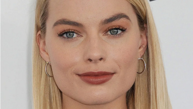 Do you think Margot Robbie has a manface? Aren't there too many actresses with manfaces nowadays?