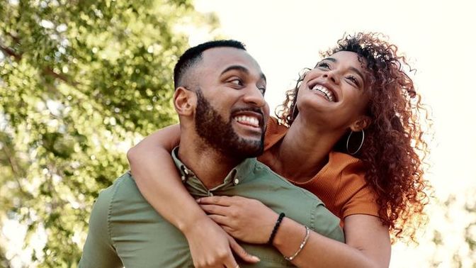 What are some random fun facts about dating you?