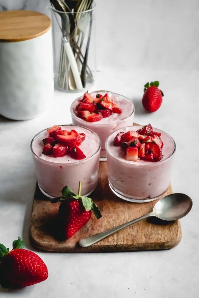 THIS: Strawberry Marshmallow Mousse