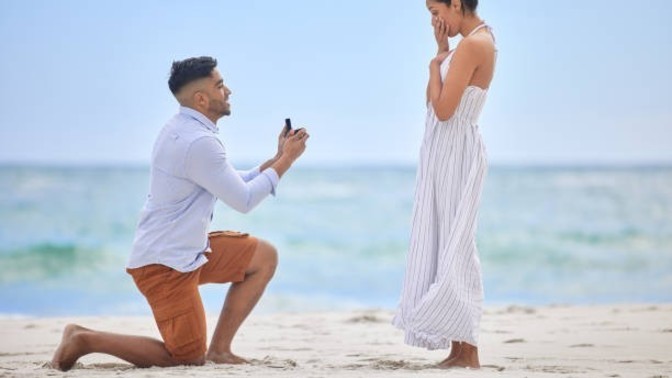 For those who are looking for marriage. What's the rarest or most popular place where you entirely dream of getting engaged?