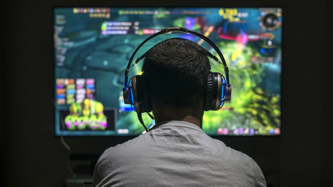 Would you give up your hobby (for example, sports, games or watching football) for your love?