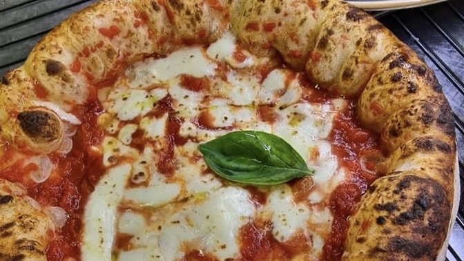 Have you ever had real Italian pizza here in Italy?🇮🇹?