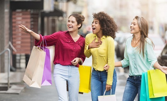Ladies. Do you always make shopping become such a special moment to enjoy the beautiful days. Especially during the weekends?