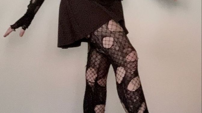 Are weak guys attracted to girls who wear alternative style?
